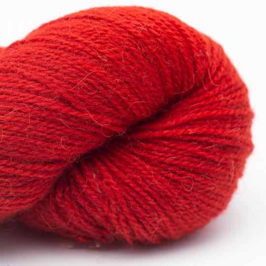 Nomadnoos Dry Desert Camel 2-ply LIGHT fingering handgesponnen blushy reddish (red)